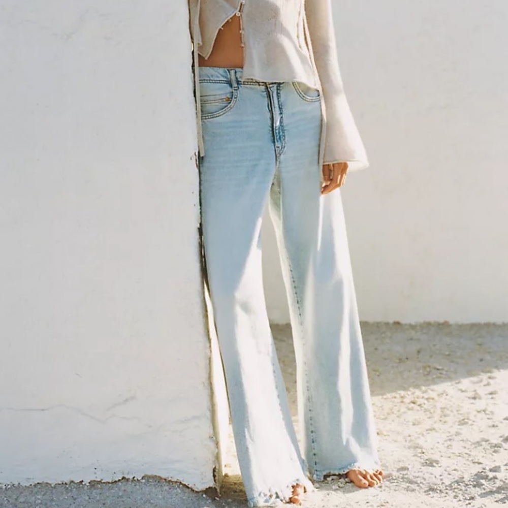 Anthropologie Pilcro Adi Regenerative Cotton Mid-Rise Flare Jeans in Safie Wash
